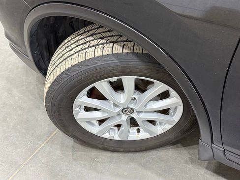Used 2019 Nissan Rogue SV image 72
