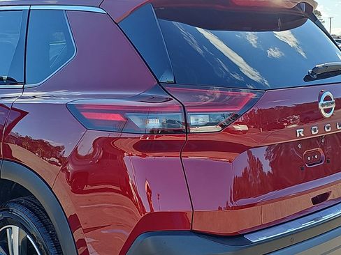 Used 2021 Nissan Rogue SL image 37