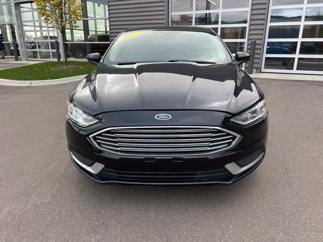 Used 2017 Ford Fusion SE FWD image 2