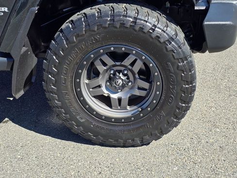 Used 2011 Jeep Wrangler Unlimited Sahara w/ Dual Top Group image 10