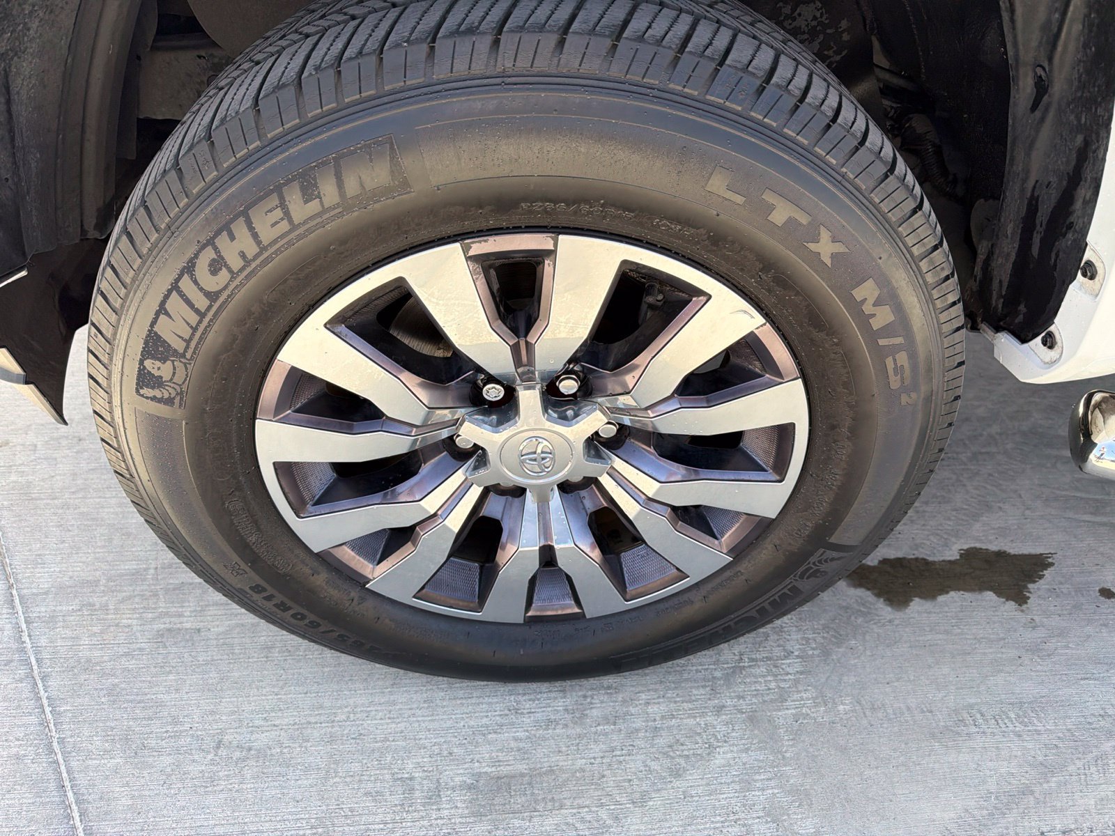 Used 2021 Toyota Tacoma Limited RWD image 11