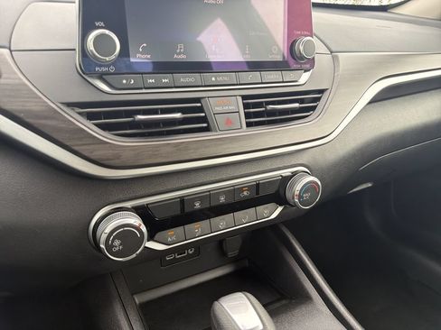 Used 2025 Nissan Altima 2.5 SV FWD image 25