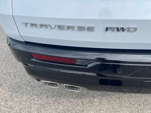 New 2026 Chevrolet Traverse High Country w/ LPO, Floor Liner Package AWD/4WD image 11