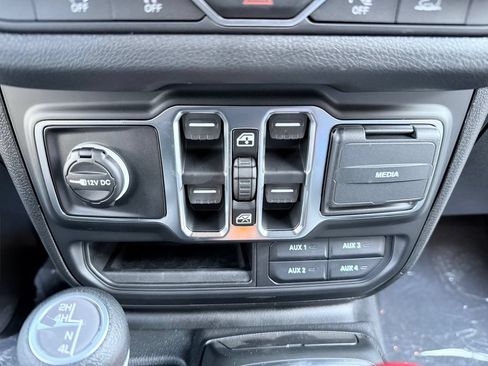 New 2026 Jeep Gladiator Sport AWD/4WD image 24