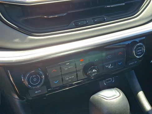 Used 2025 Jeep Compass Limited AWD/4WD image 16