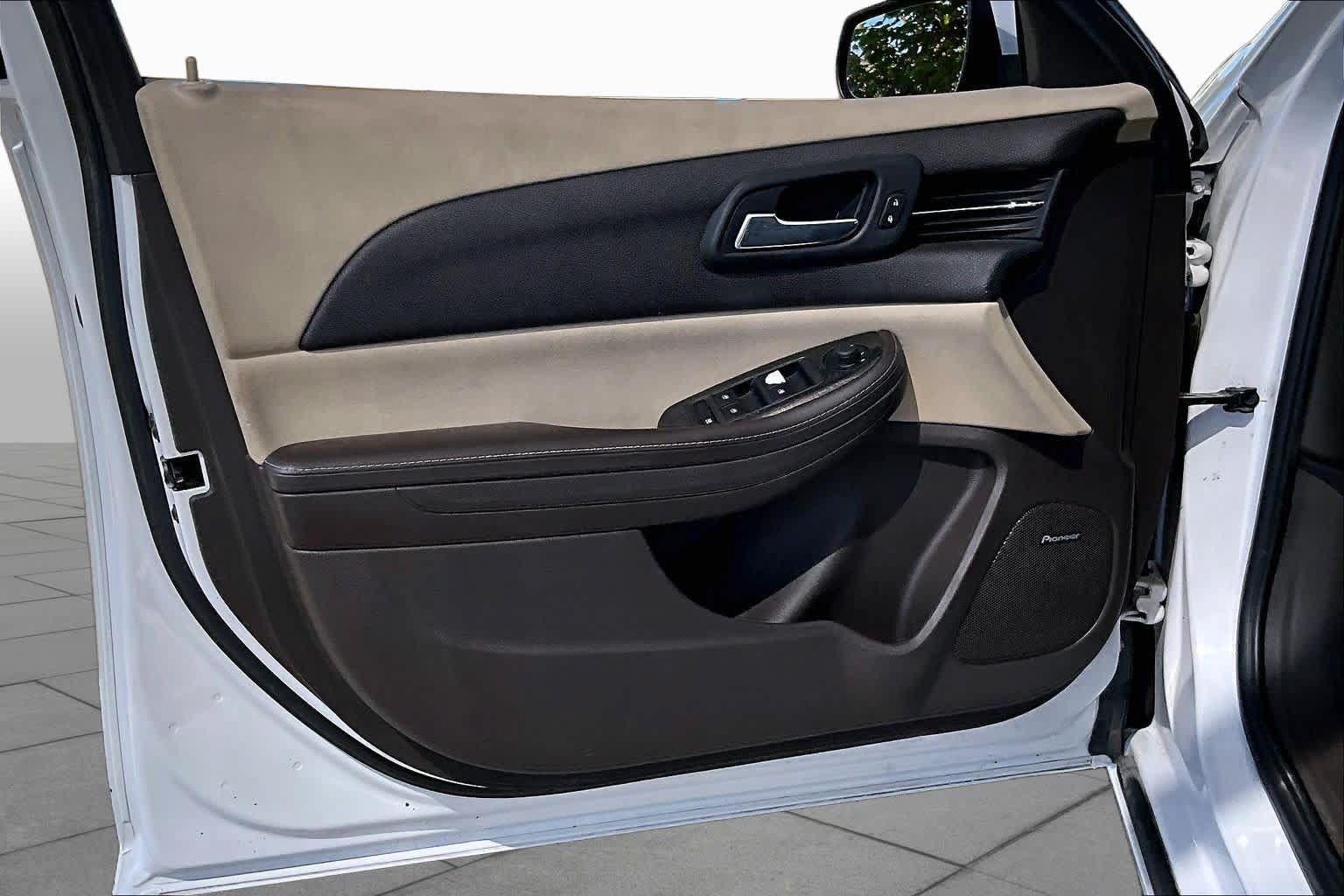 Used 2015 Chevrolet Malibu LT w/ Leather Package FWD image 21