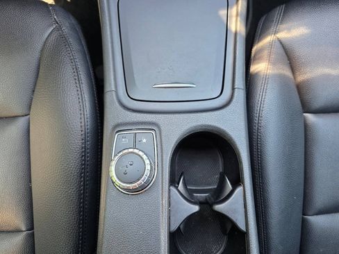 Used 2015 Mercedes-Benz CLA 250 image 25