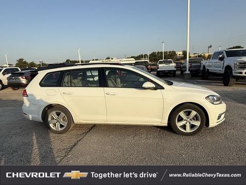 Used 2018 Volkswagen Golf SE FWD image 3