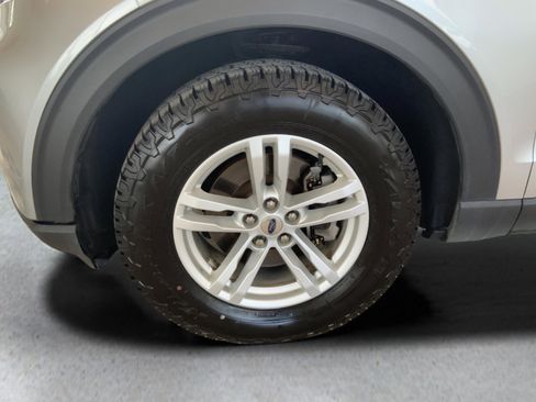 Used 2022 Ford Explorer XLT w/ Equipment Group 202A image 11