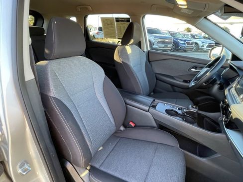 Used 2023 Nissan Rogue SV image 30