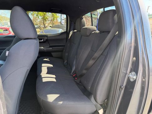 Used 2018 Toyota Tacoma TRD Sport image 16