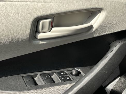 Used 2025 Toyota Corolla LE image 21