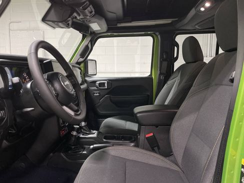 Used 2025 Jeep Wrangler Unlimited Sport AWD/4WD image 9