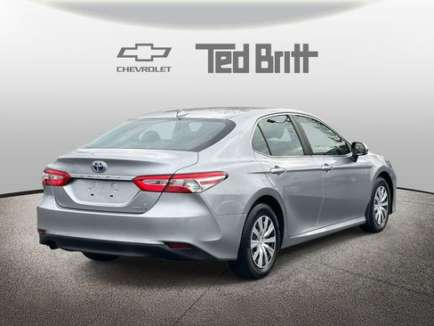 Used 2019 Toyota Camry LE image 4