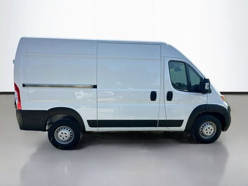 Used 2024 RAM ProMaster 2500 w/ Convenience Group FWD image 4