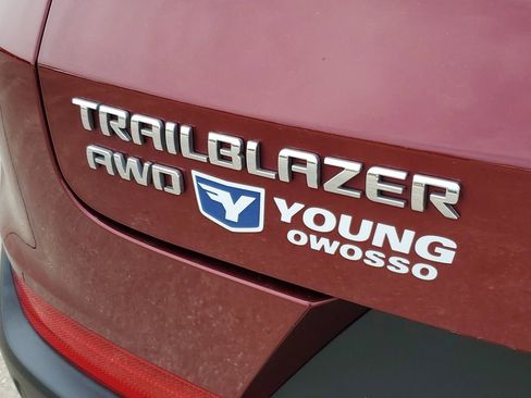 Used 2025 Chevrolet TrailBlazer LT w/ Convenience Package AWD/4WD image 34