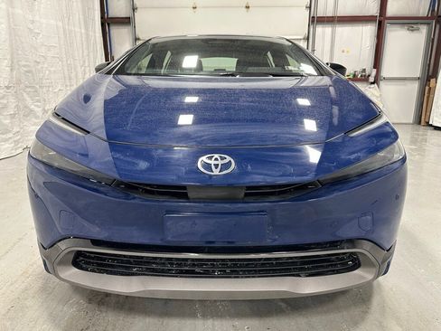 Used 2025 Toyota Prius XLE image 2