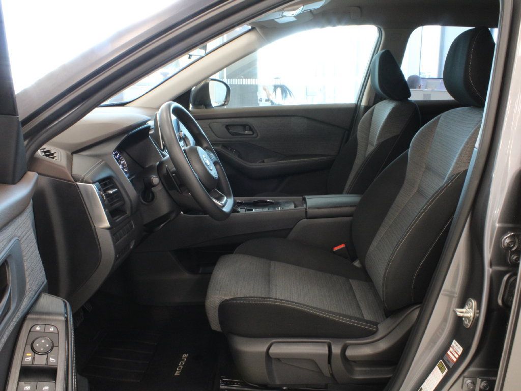 Used 2021 Nissan Rogue S FWD image 11