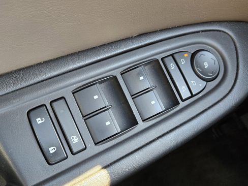 Used 2015 GMC Acadia SLT image 31