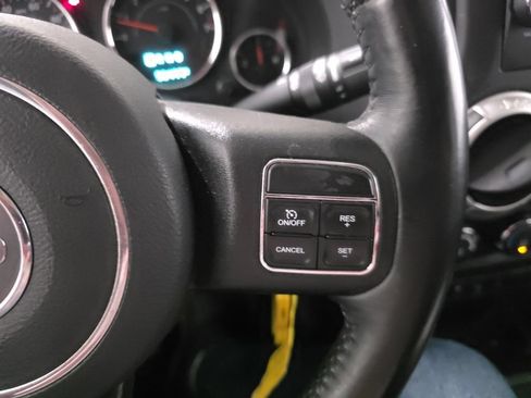 Used 2016 Jeep Wrangler Unlimited Rubicon w/ Connectivity Group AWD/4WD image 15
