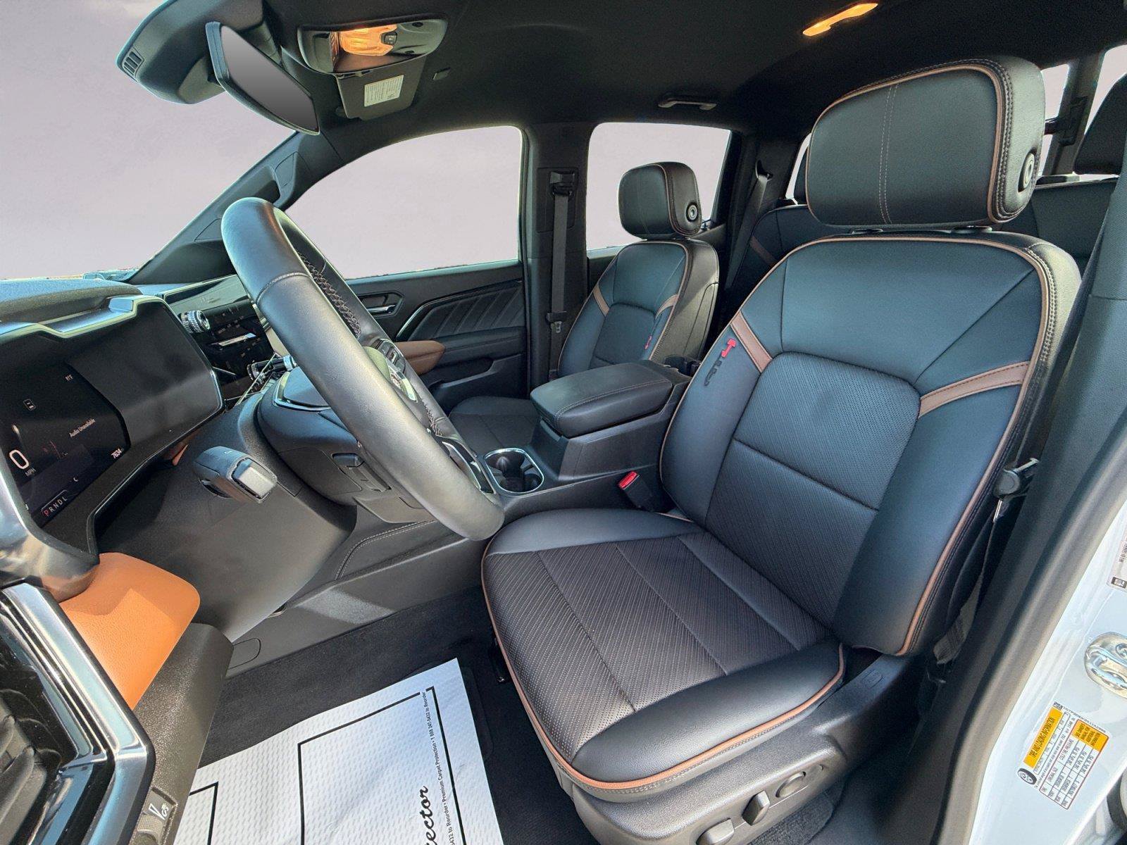 Used 2025 GMC Canyon AT4 w/ AT4 Premium Package AWD/4WD image 9