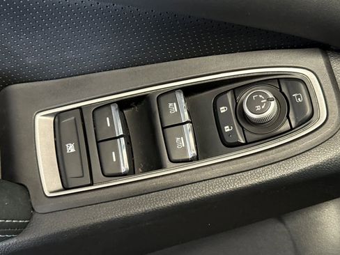 Used 2023 Subaru Ascent Limited w/ Technology Package AWD/4WD image 11
