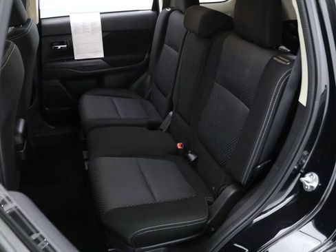 Used 2018 Mitsubishi Outlander ES FWD image 13