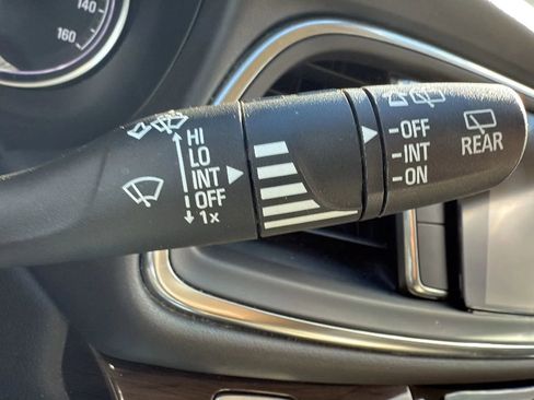 Used 2019 Buick Enclave Essence image 13