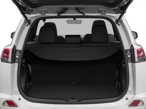 Used 2016 Toyota RAV4 SE image 11