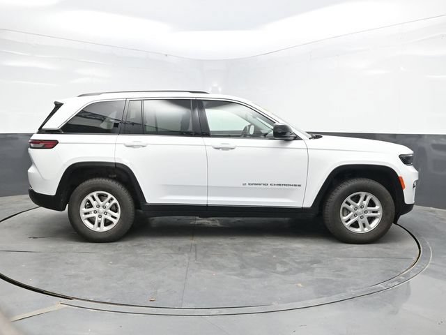Used 2022 Jeep Grand Cherokee Laredo w/ Luxury Tech Group I AWD/4WD image 9