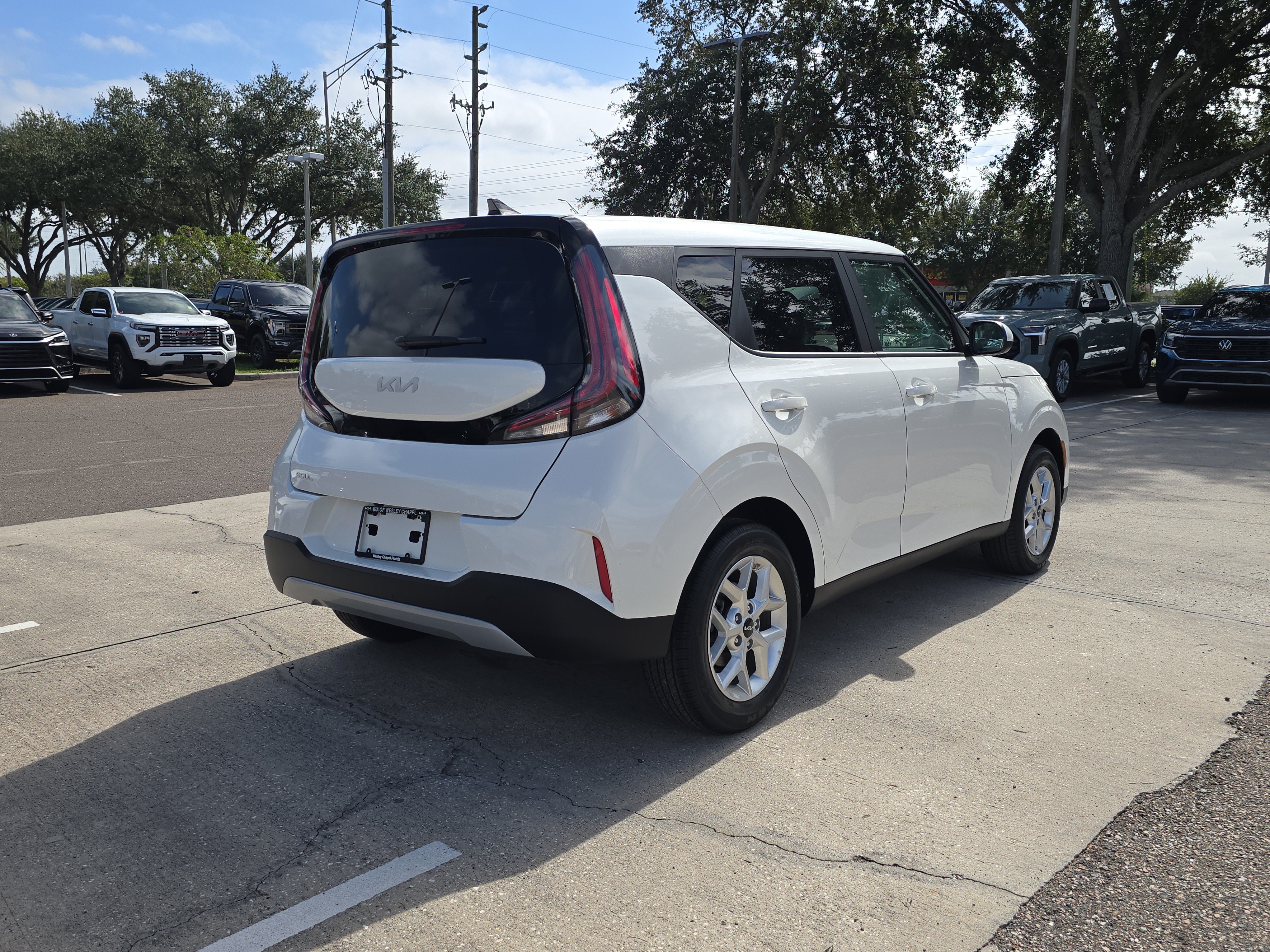 Certified 2025 Kia Soul LX w/ LX Technology Package FWD image 8