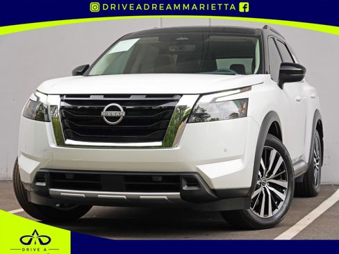 Used 2025 Nissan Pathfinder Platinum FWD image 1