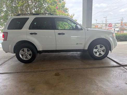 Used 2011 Ford Escape 2WD Hybrid image 2