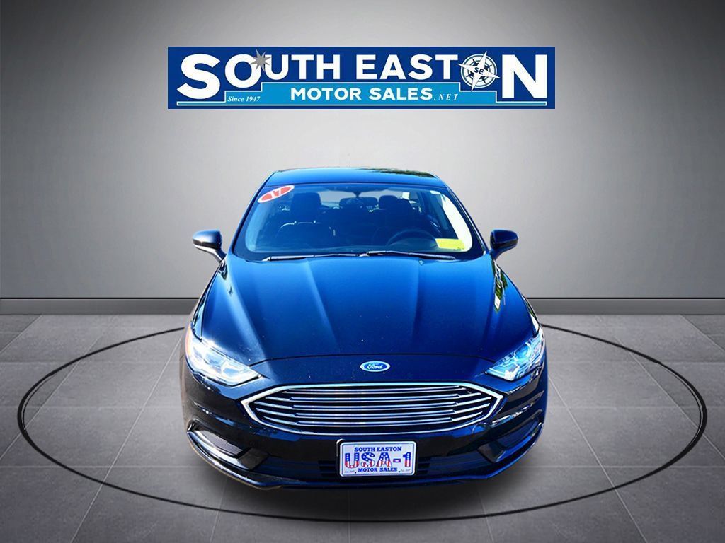 Used 2017 Ford Fusion SE FWD image 3