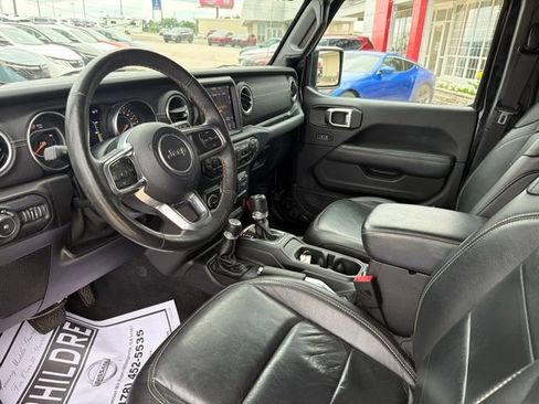 Used 2019 Jeep Wrangler Unlimited Sahara AWD/4WD image 11