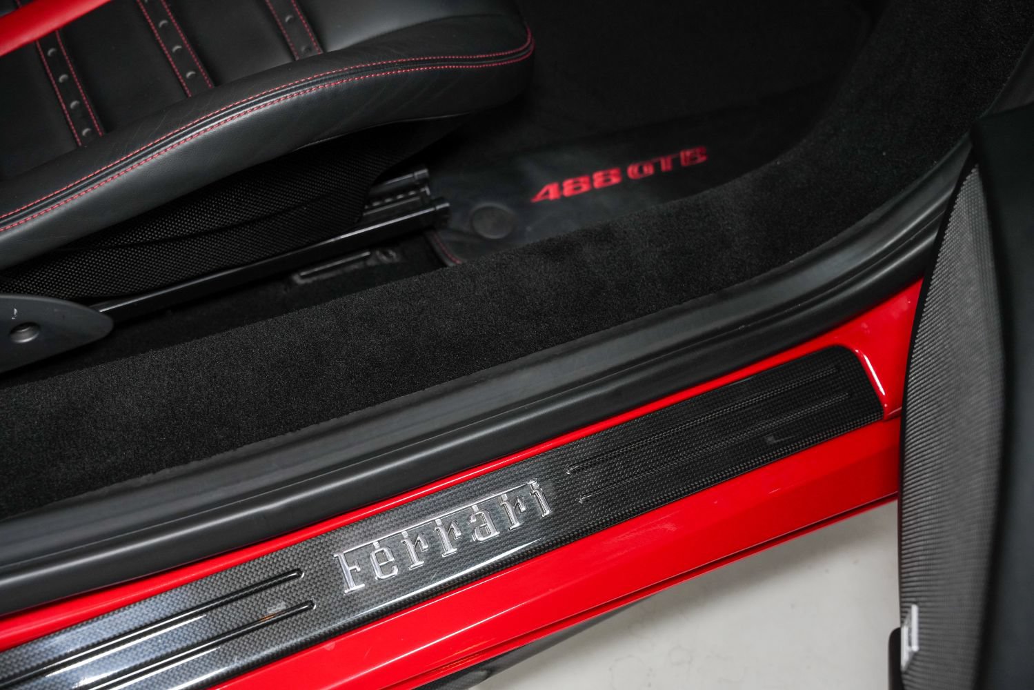 Used 2016 Ferrari 488 GTB RWD image 32