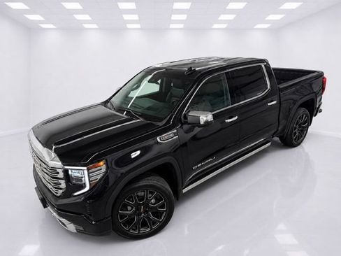 Used 2023 GMC Sierra 1500 Denali AWD/4WD image 4
