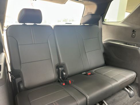 Used 2023 Chevrolet Traverse RS FWD image 39