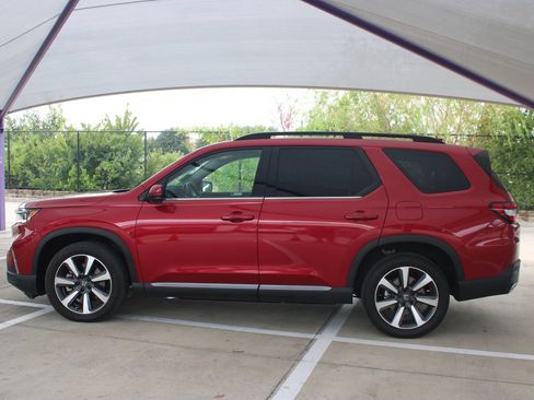 Used 2023 Honda Pilot Elite image 2