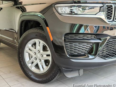 Used 2023 Jeep Grand Cherokee Laredo AWD/4WD image 4