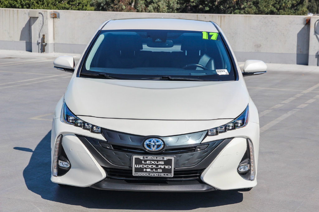 Used 2017 Toyota Prius Prime Advanced FWD image 2