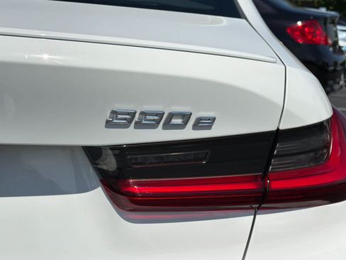 Used 2022 BMW 330e w/ M Sport Package RWD image 32