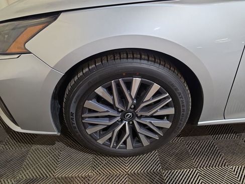 Used 2023 Nissan Altima 2.5 SV FWD image 18