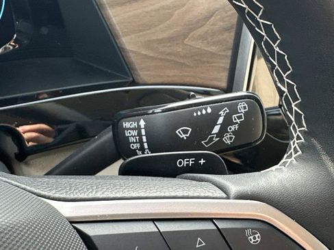 Used 2025 Volkswagen Atlas SE image 25