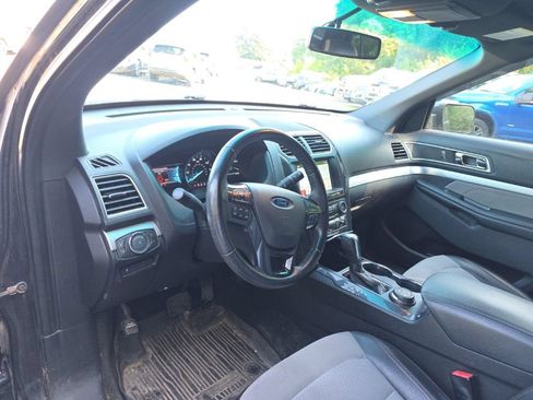 Used 2017 Ford Explorer XLT w/ Equipment Group 202A AWD/4WD image 12