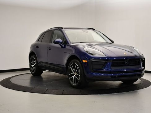 Certified 2026 Porsche Macan AWD/4WD image 9
