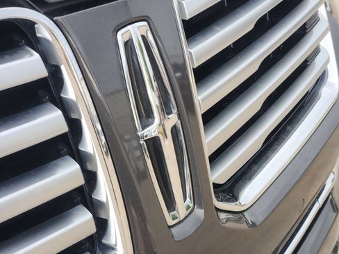 Used 2017 Lincoln Navigator Select RWD image 13