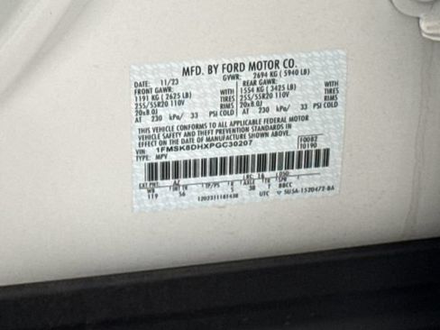 Used 2023 Ford Explorer XLT w/ Equipment Group 202A AWD/4WD image 29