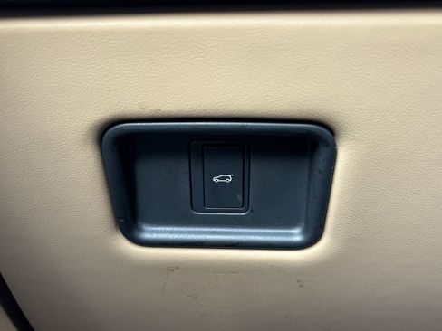 Used 2025 Land Rover Range Rover SE image 21