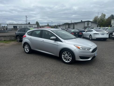 Used 2017 Ford Focus SE FWD image 5